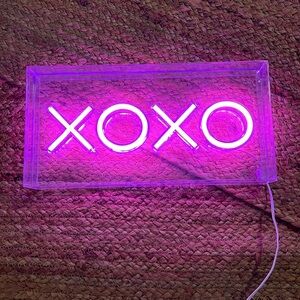 XOXO Neon LED Signs Dimmable USB Powered Acrylic Light Box. EUC.